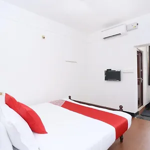 Hotel Oyo Flagship Kaveri Tourist, Guruvayur